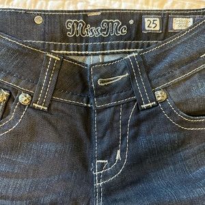 Size 25 Miss Me dark blue skinny jeans. In pristine condition :)